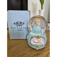 PRENSES IŞIKLI VE MÜZİKLİ KAR KÜRESİ